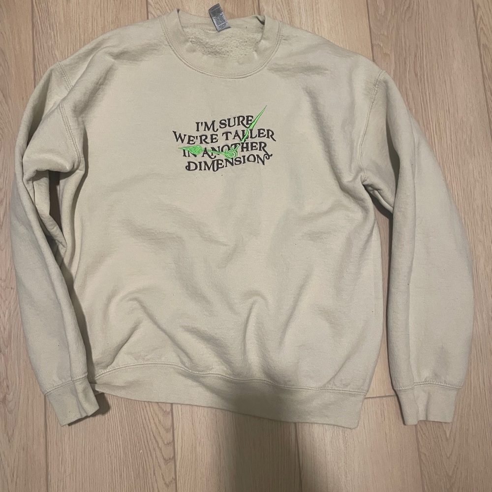 Cream Graphic women’s sweatshirt
